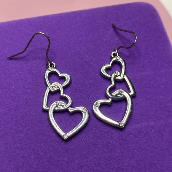 💛 Classic Silver Tone Heart Crystal Drop Earrings - Picture 2 of 4